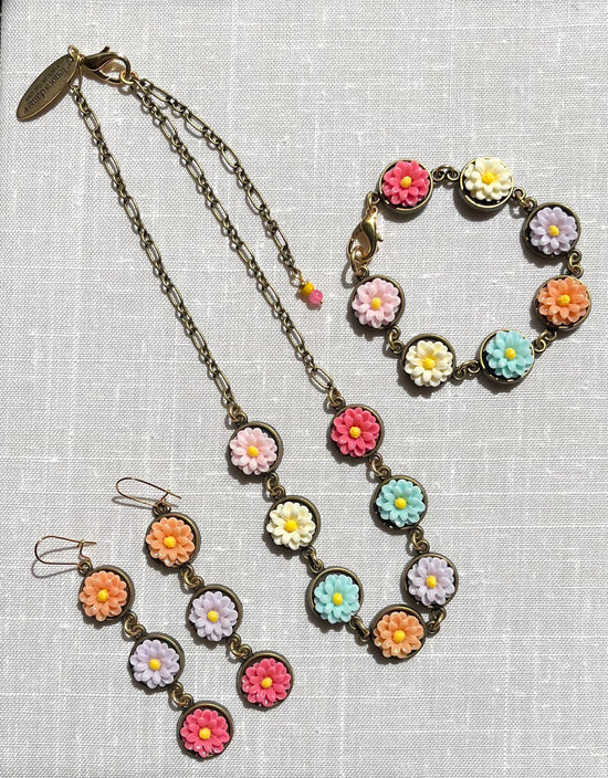 Lenora Dame Daisy Pop Necklace (Available as set)