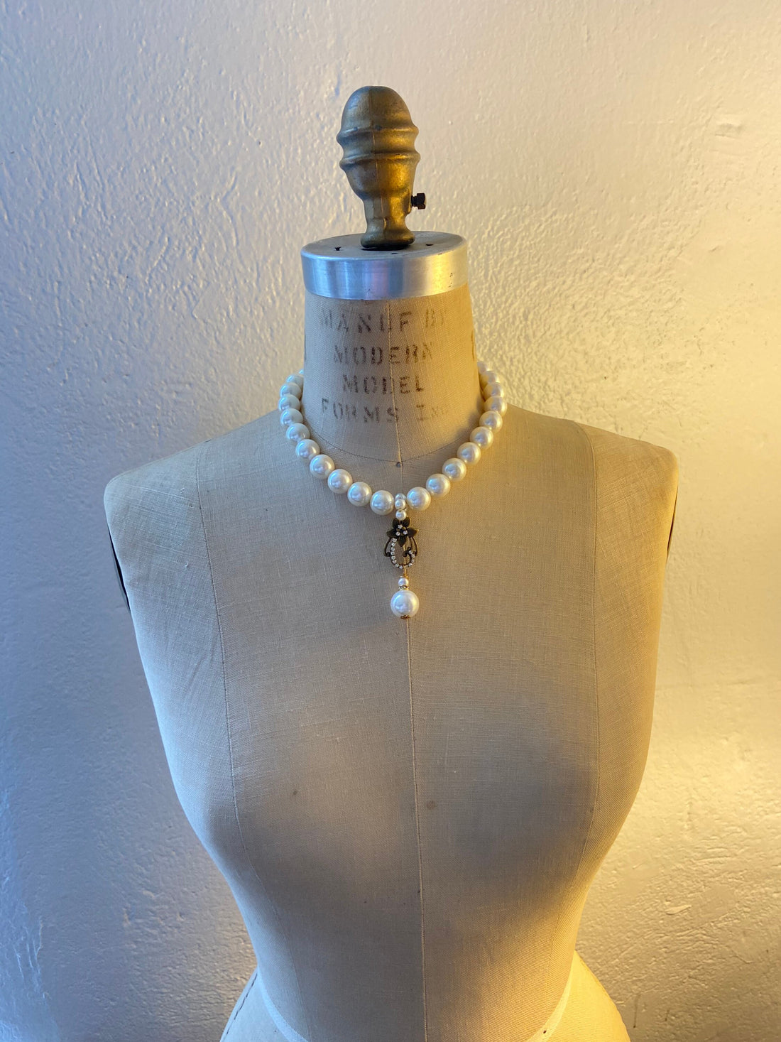 Lenora Dame Princess Pearl Choker Necklace