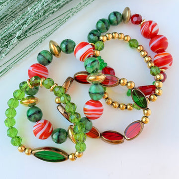 Red and green beaded stretch bracelet set. Chunky beaded bracelets.